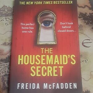 The Housemaid's Secret by Freida McFadden 2025 trade paperback book, bound and p